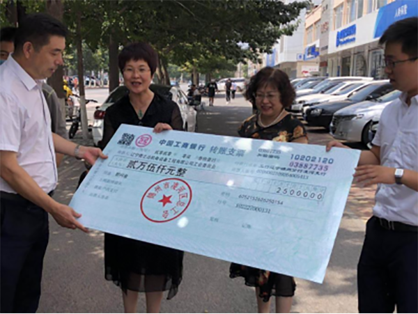 凌河區(qū)總工會夏日送清涼走進(jìn)奇之達(dá)